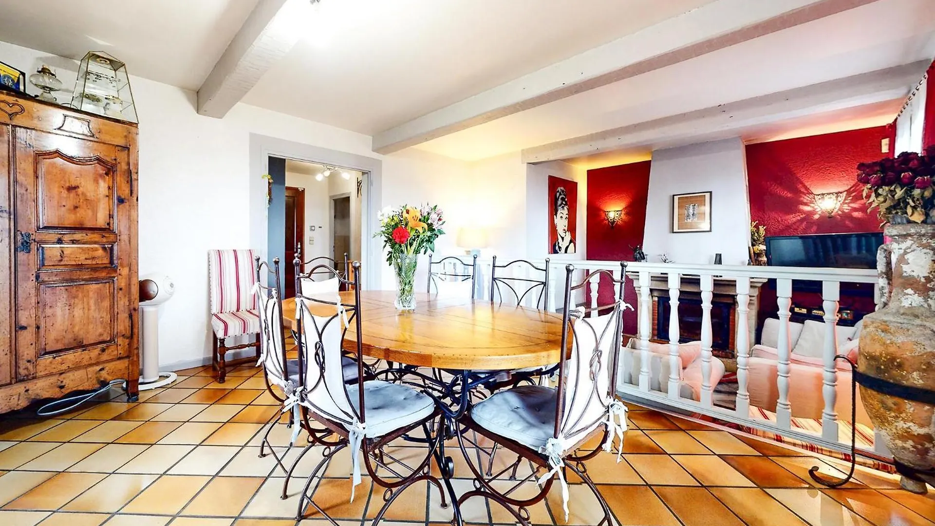 Amazing Home In Sollies-Ville France
